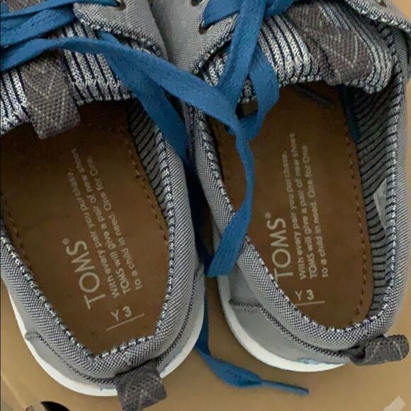🎉Last Price 🎉Boy Toms sneaker 👟 - Picture 4 of 8